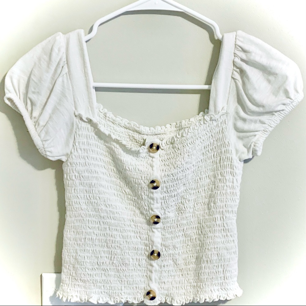 White ribbed puff sleeved shirt.